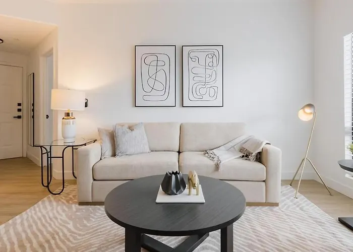 Landing - Modern With Amazing Amenities Apartment